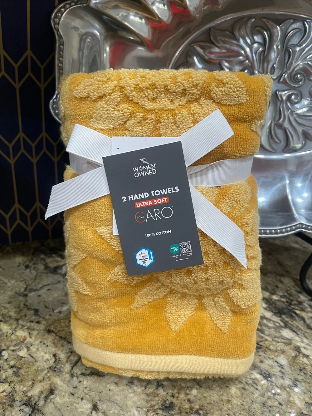 Caro Home plush yellow sunflower bath, hand, and tip towels bundle - Brand new!